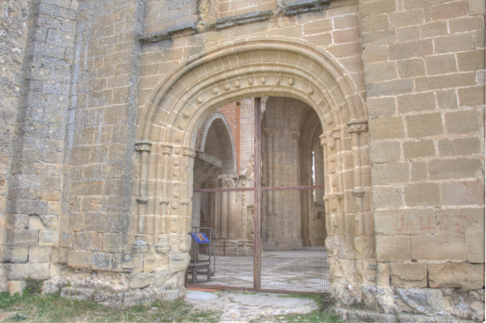 Portada occidental de la iglesia del monasterio de Monsalud